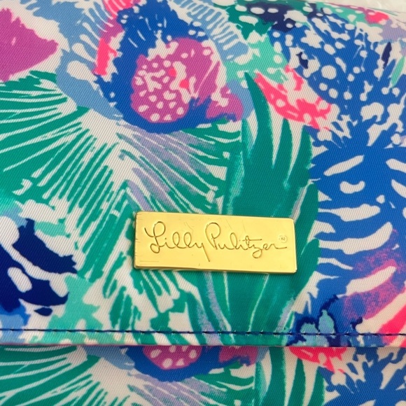 Lilly Pulitzer Travel Wallet Multi Quill Out - Picture 5 of 6